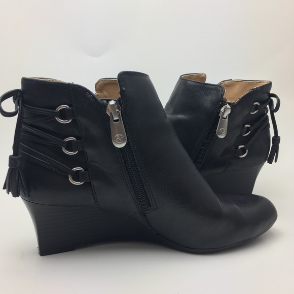 adrienne vittadini wedge booties